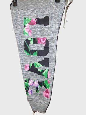 Thrill 94 cropped sweatpants in heather gray with black accents, size Medium (RN